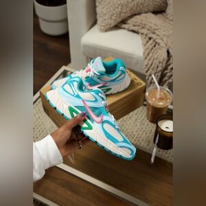 Nike V5 RNR Women's Sneaker - Blue/Pink